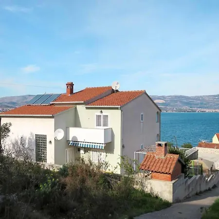 Comfort One Bedroom アパート トロギール